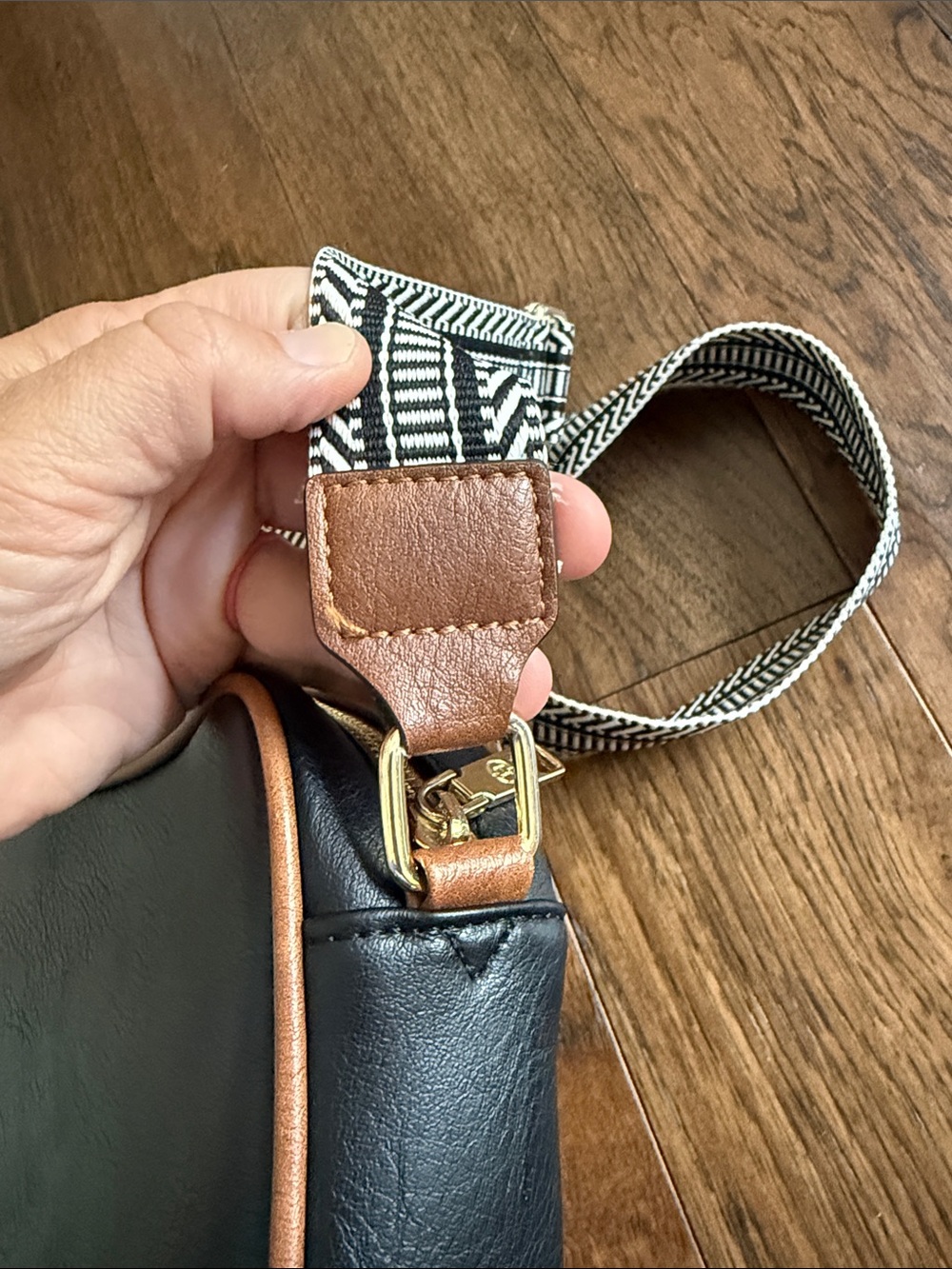 BOSTANTEN Black & Brown Quilted Crossbody Bag with Patterned Strap - Picture 11 of 15